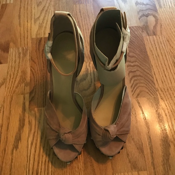 NIB Guess Kenzie 2 Studded Peep Toe Heels 8.5M - Picture 4 of 16